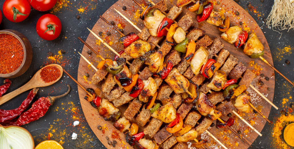 Photo of barbecue on a wooden plate